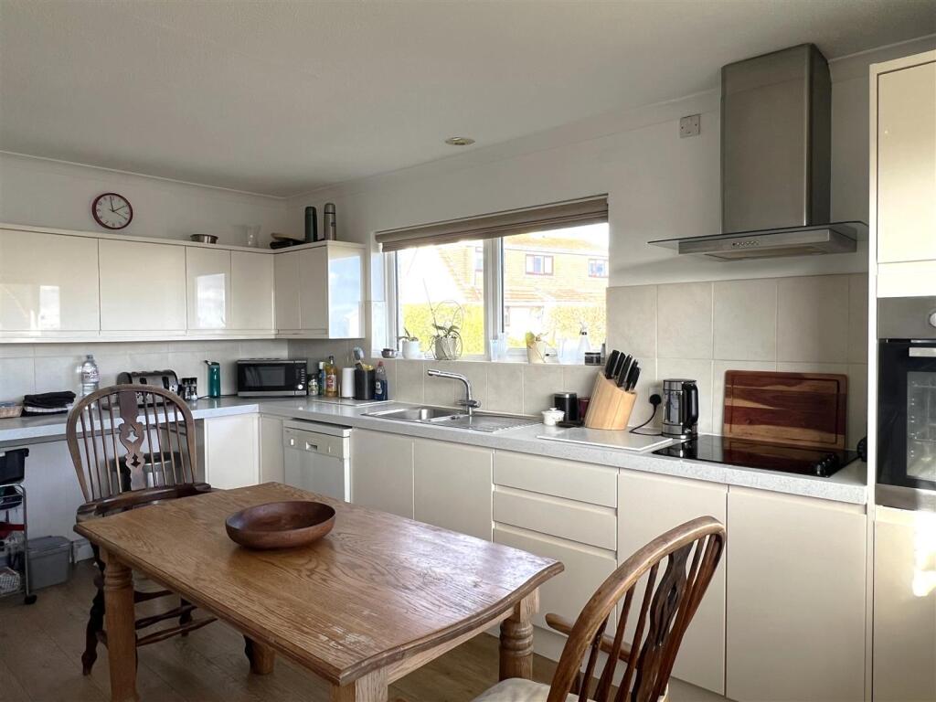 Kitchen: