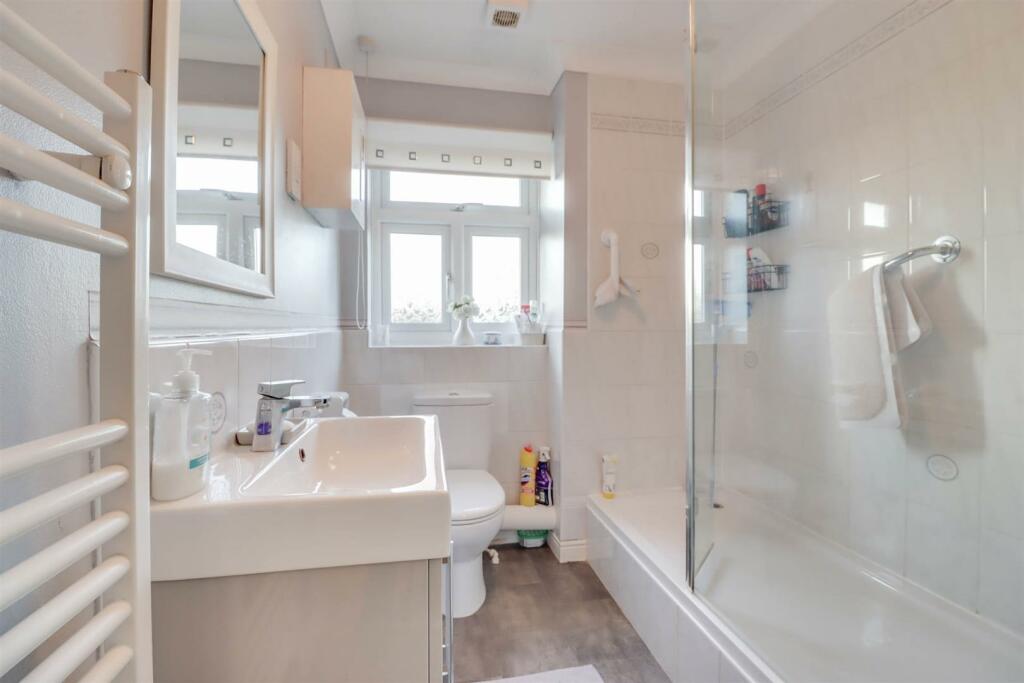 16 LENNOX DRIVE INSIDE-8.jpg