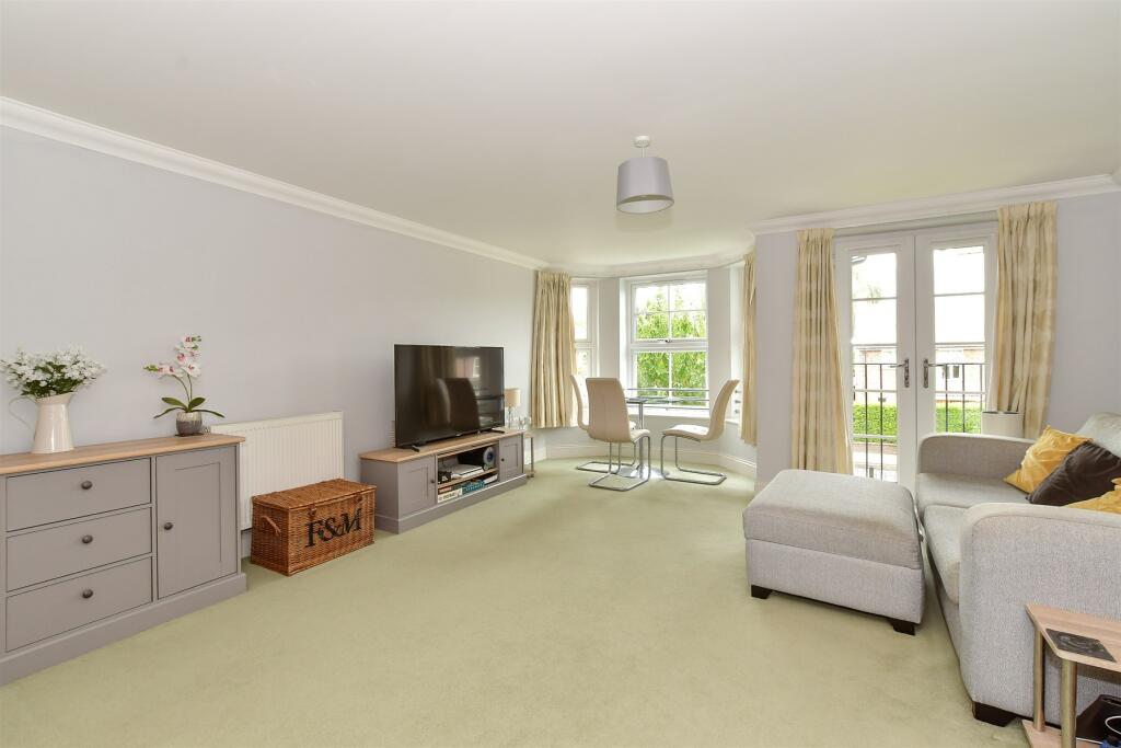 Lounge/ Kitchen