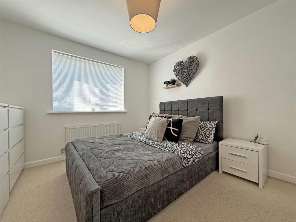 Piper Street 11 - Bedroom.jpg