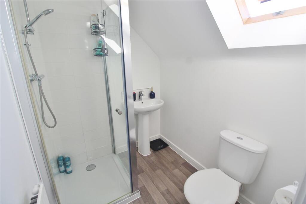 EN-SUITE SHOWER ROOM