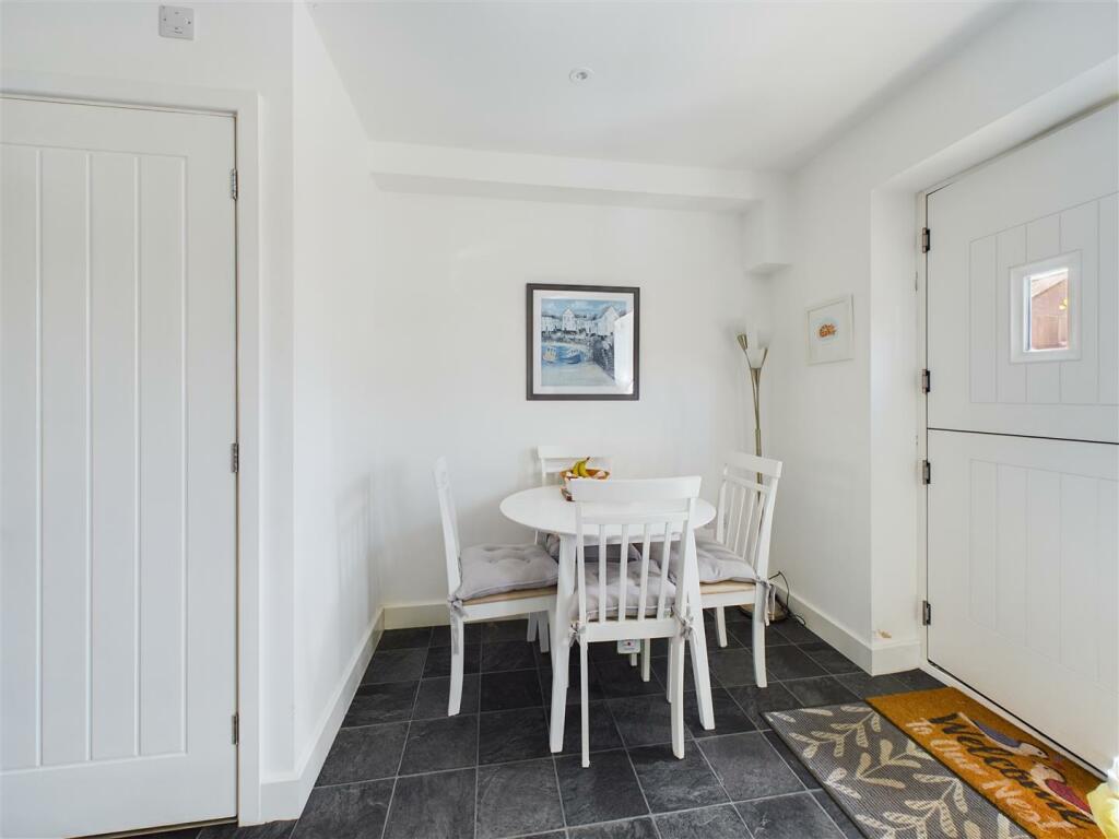 KITCHEN/ DINER