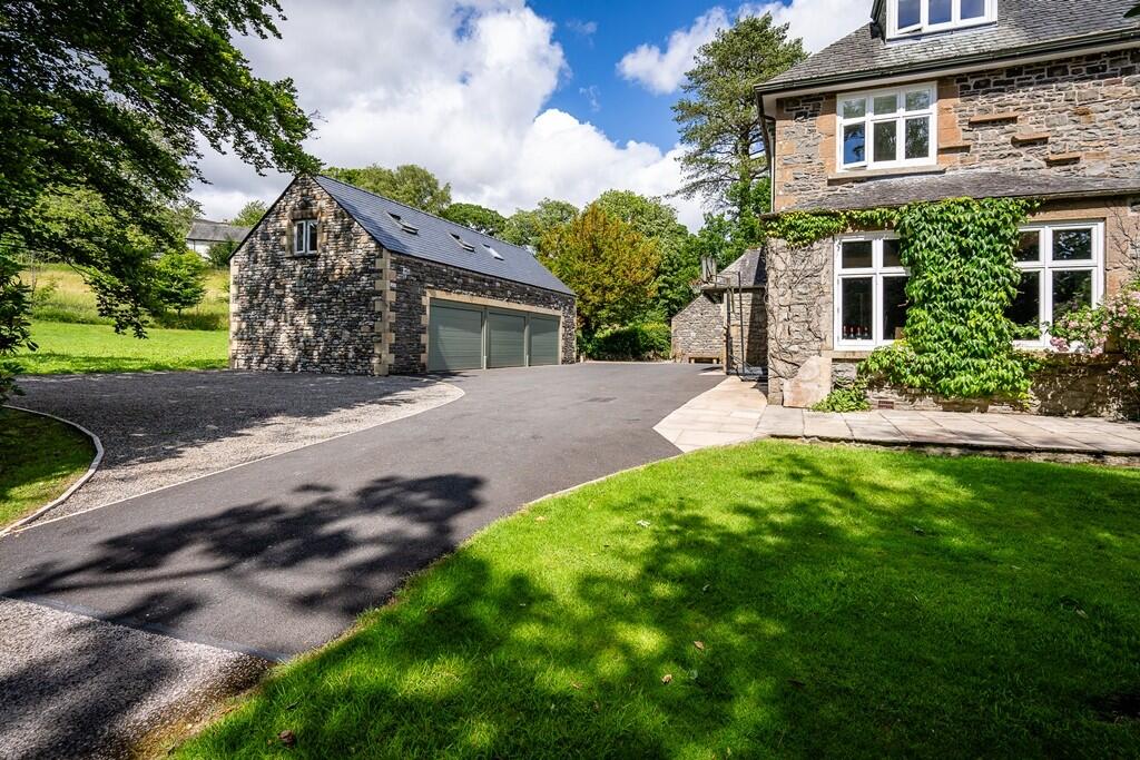 Triple garage 
