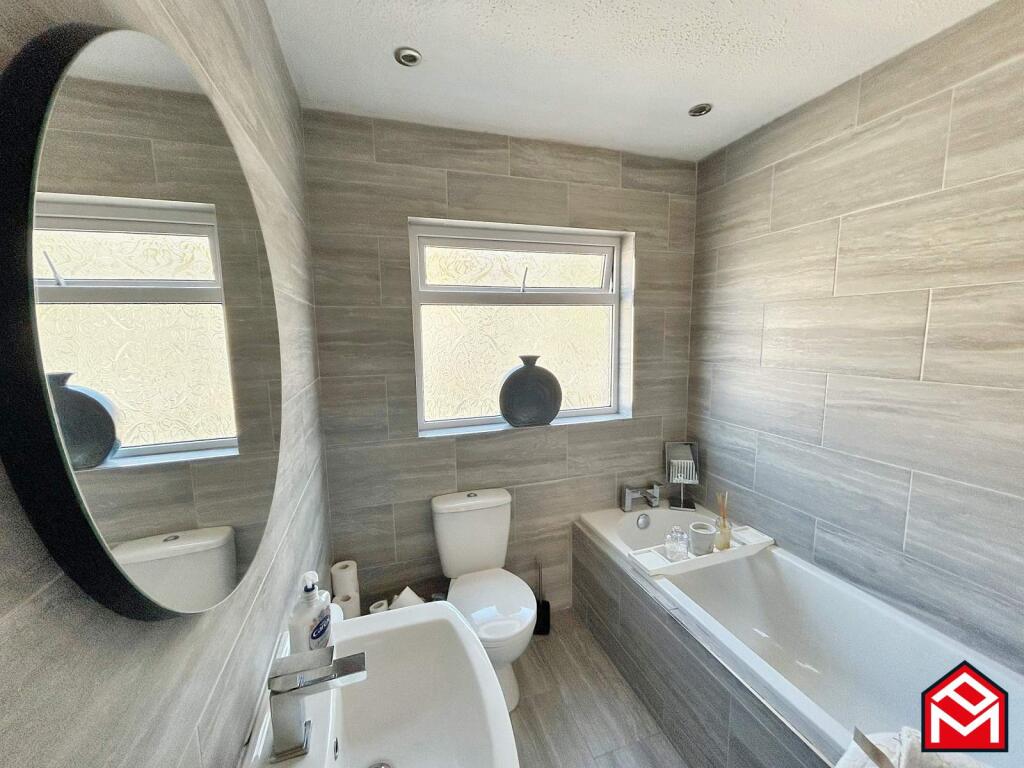 Family Bath &amp; Shower Room