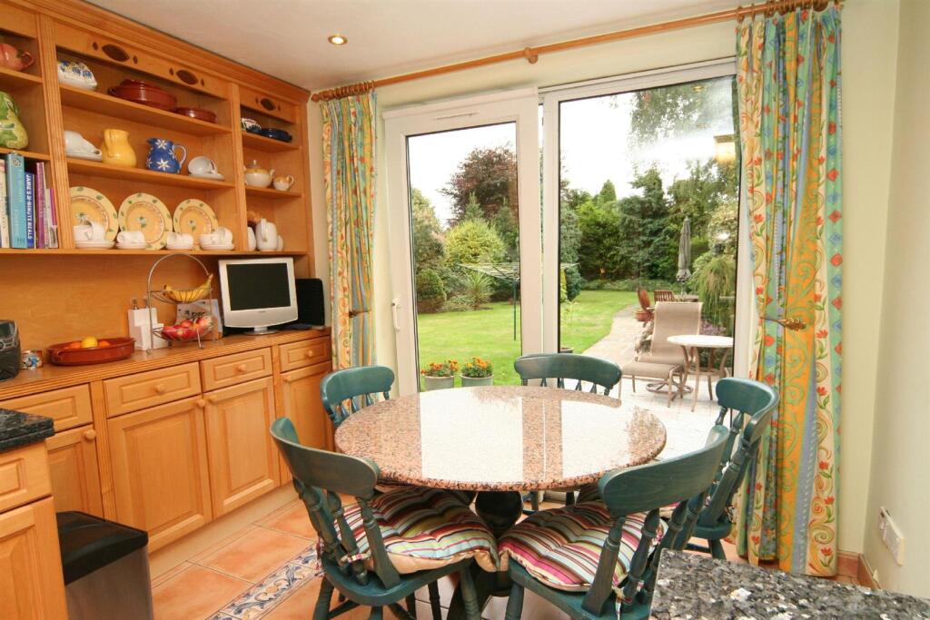 Dining Kitchen Aspect 2