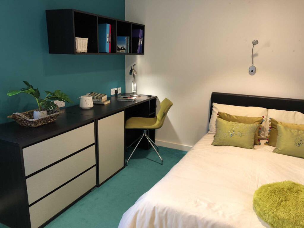 Comfortable Beds Deluxe Studio Plato House Liverpo