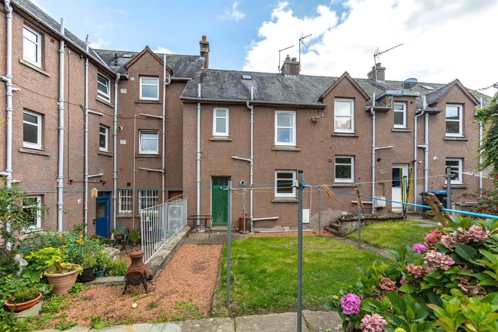 16 Morrow Gardens Melrose 39.JPG