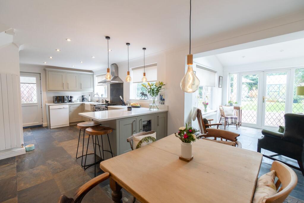 Open plan kitchen and dining room