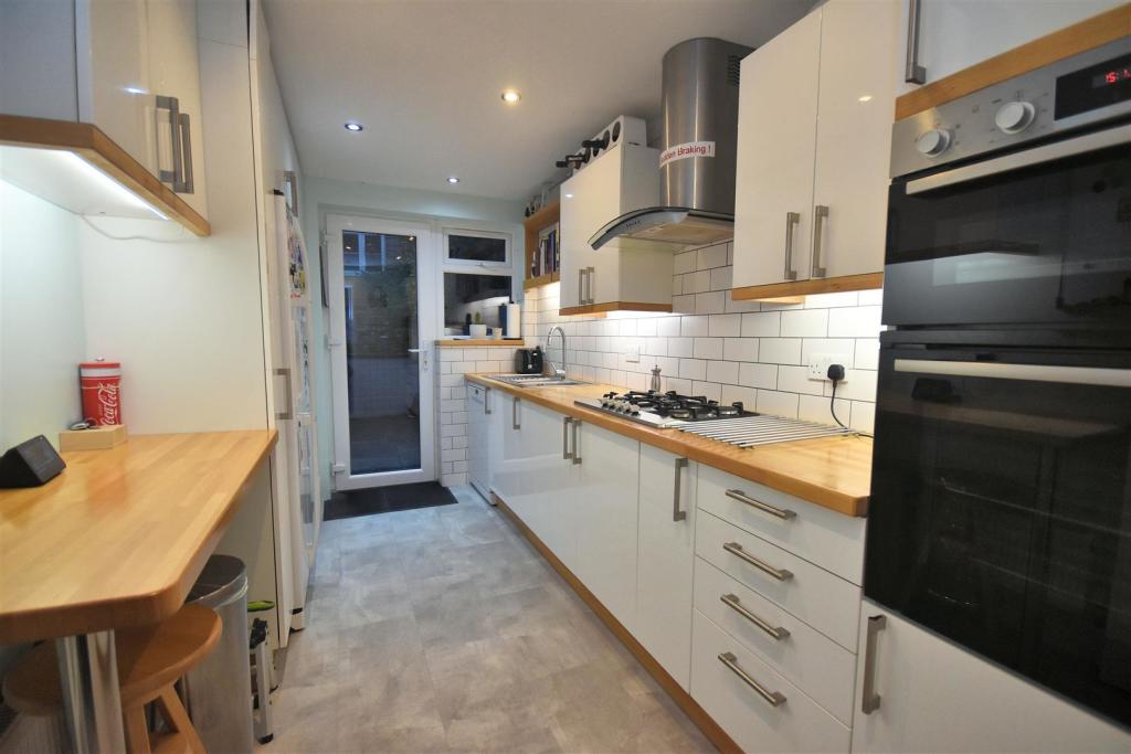 Kitchen 1.jpg