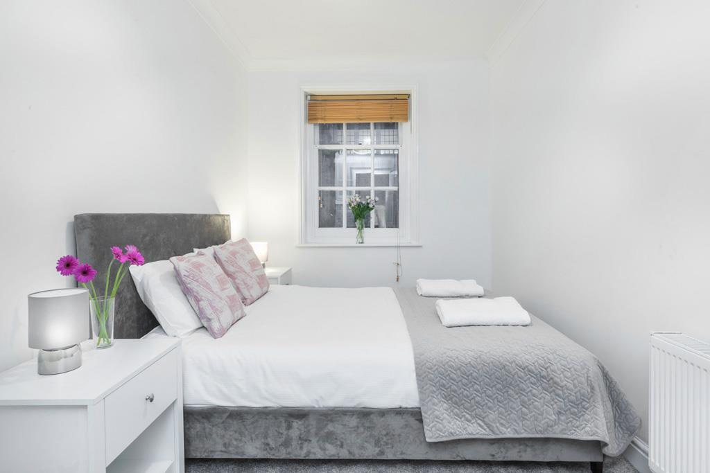 bedroom (2).jpg