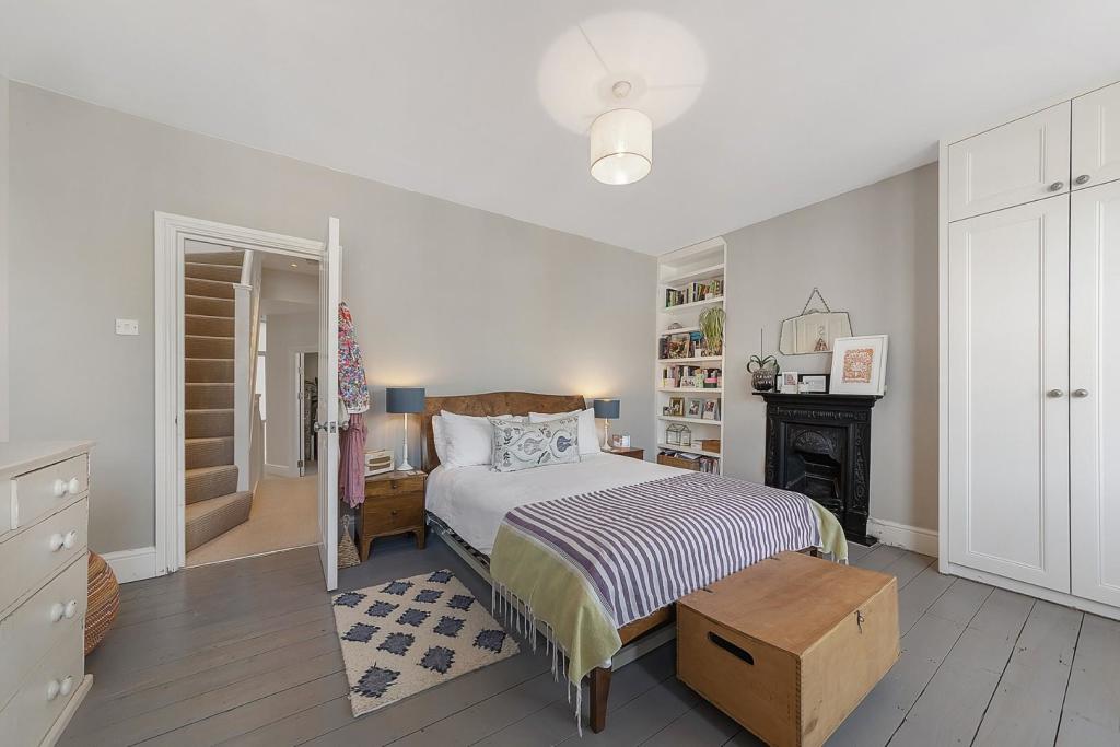 Bedroom (4).jpg