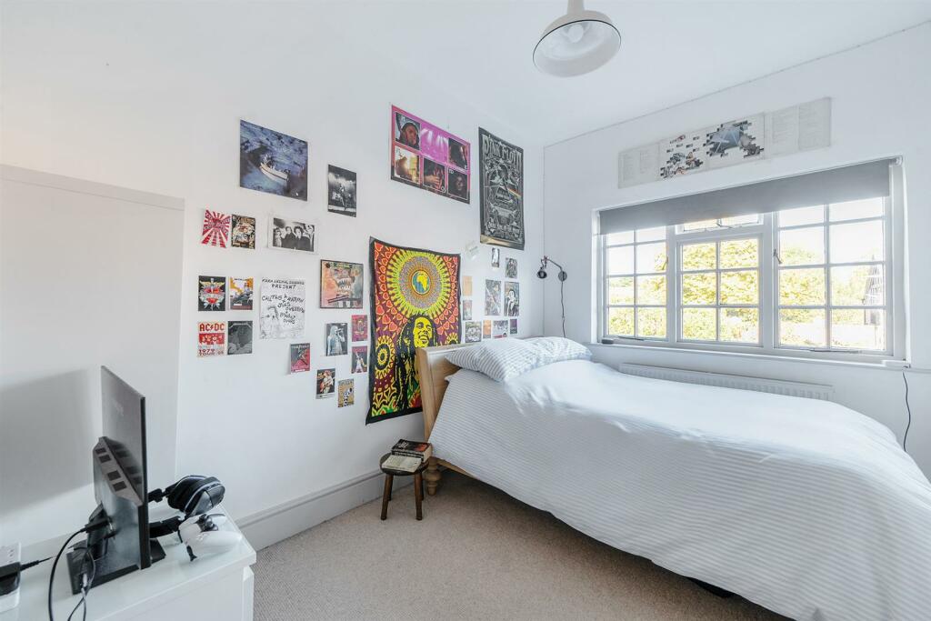 Little Manor, Wolston