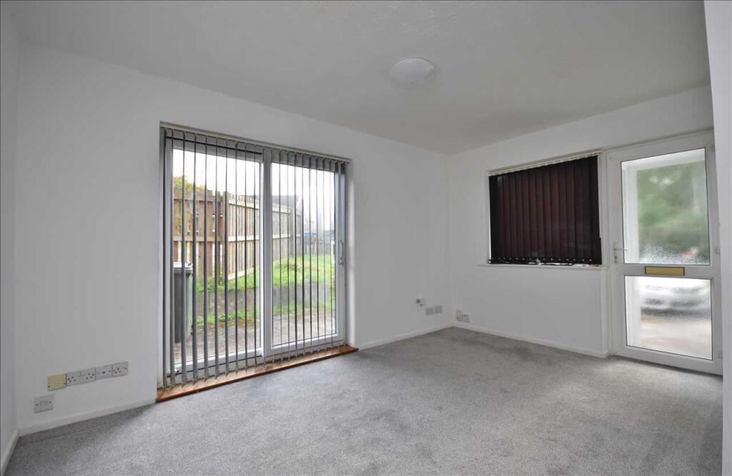 Lounge/Dining Area