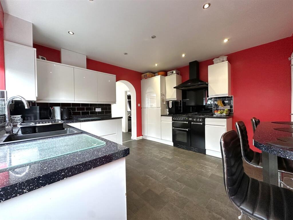 Kitchen 386