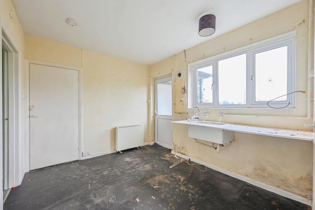 Kitchen: