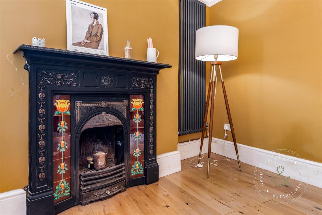 Kelvin Road, Roath, Hern Crabtree (15).jpg