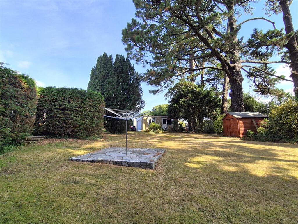 Garden and garage.jpg