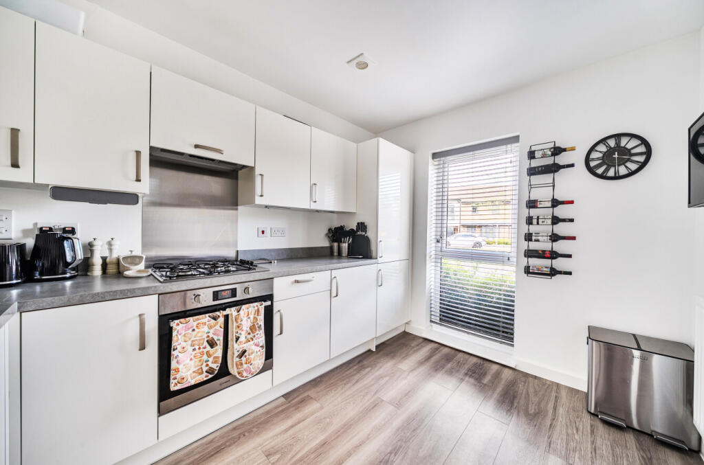 1348840-3-68bef23...