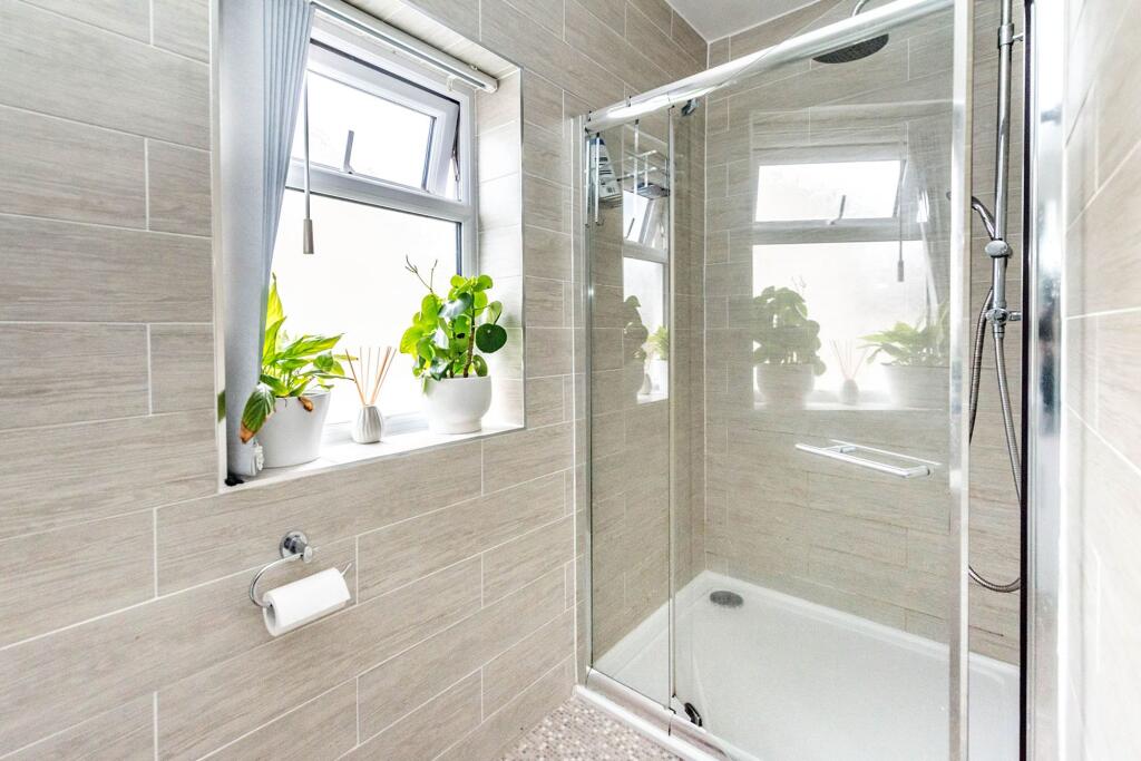 DOUBLE BEDROOMS AND SHOWER ROOM