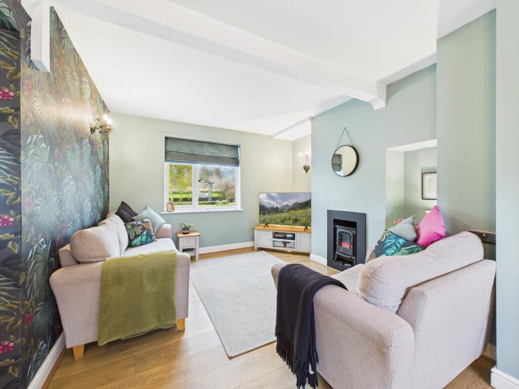 CAM04825G0-PR0244-STILL001