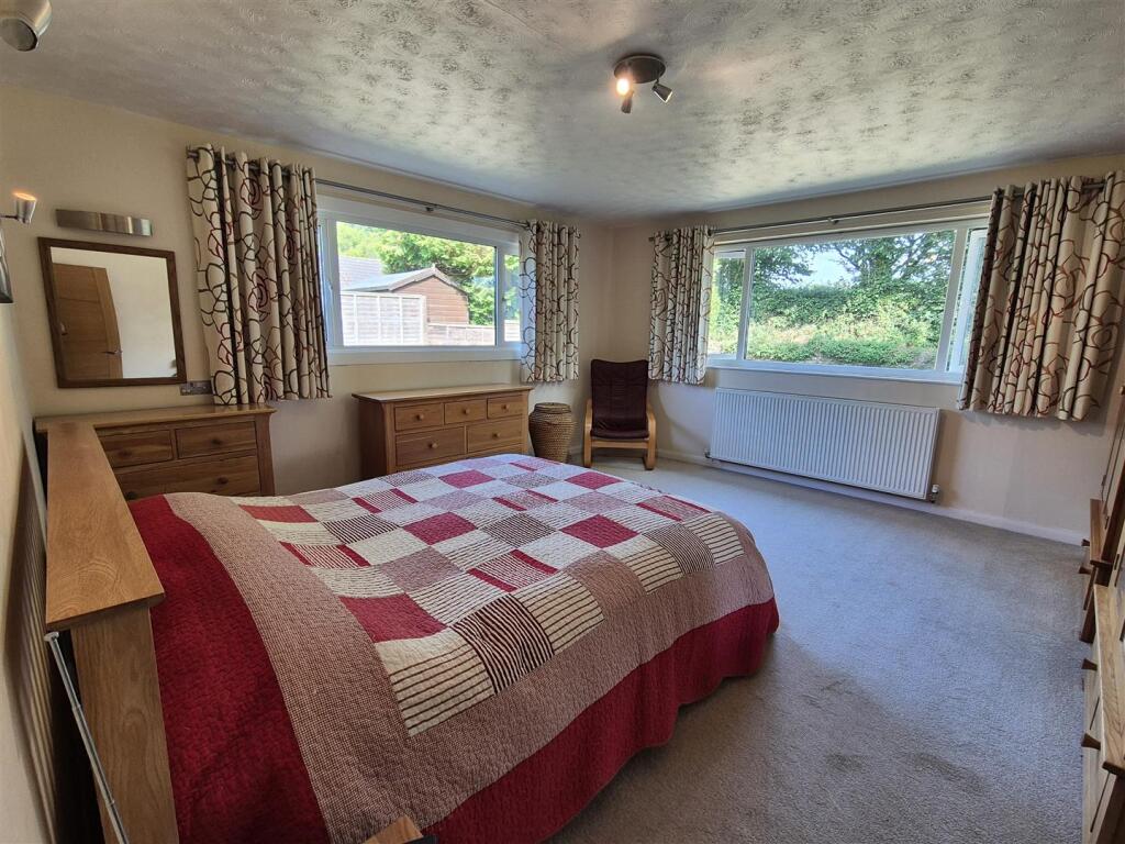Bedroom 1.jpg