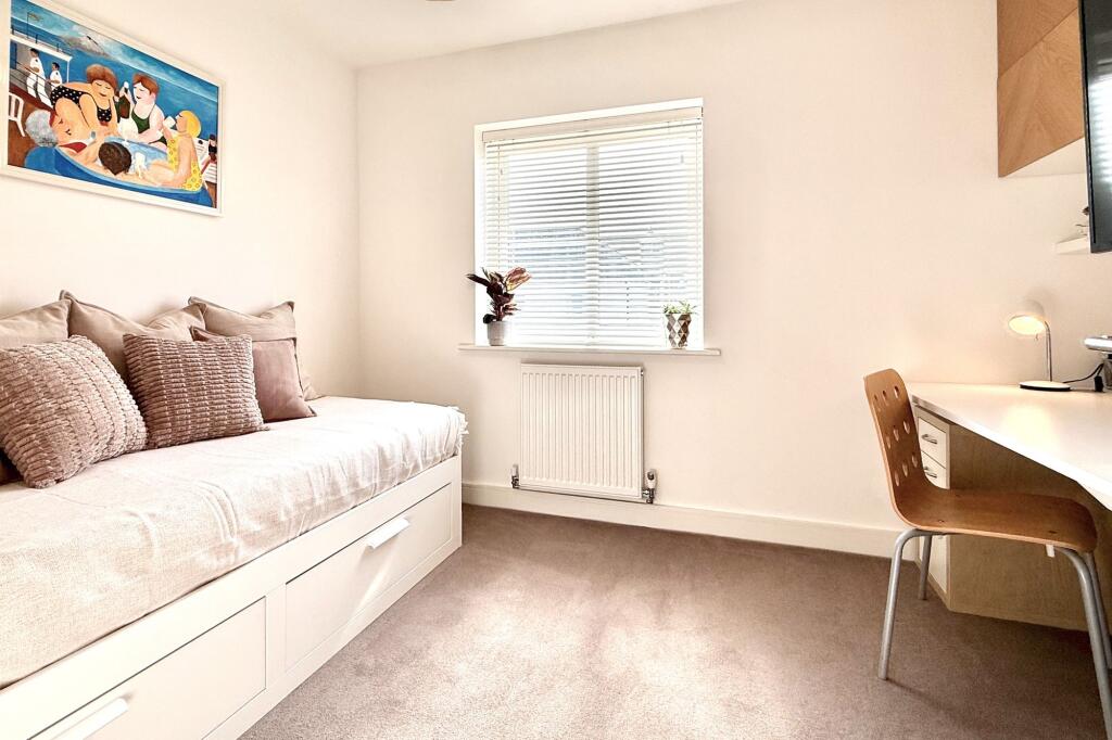 Bedroom / Office