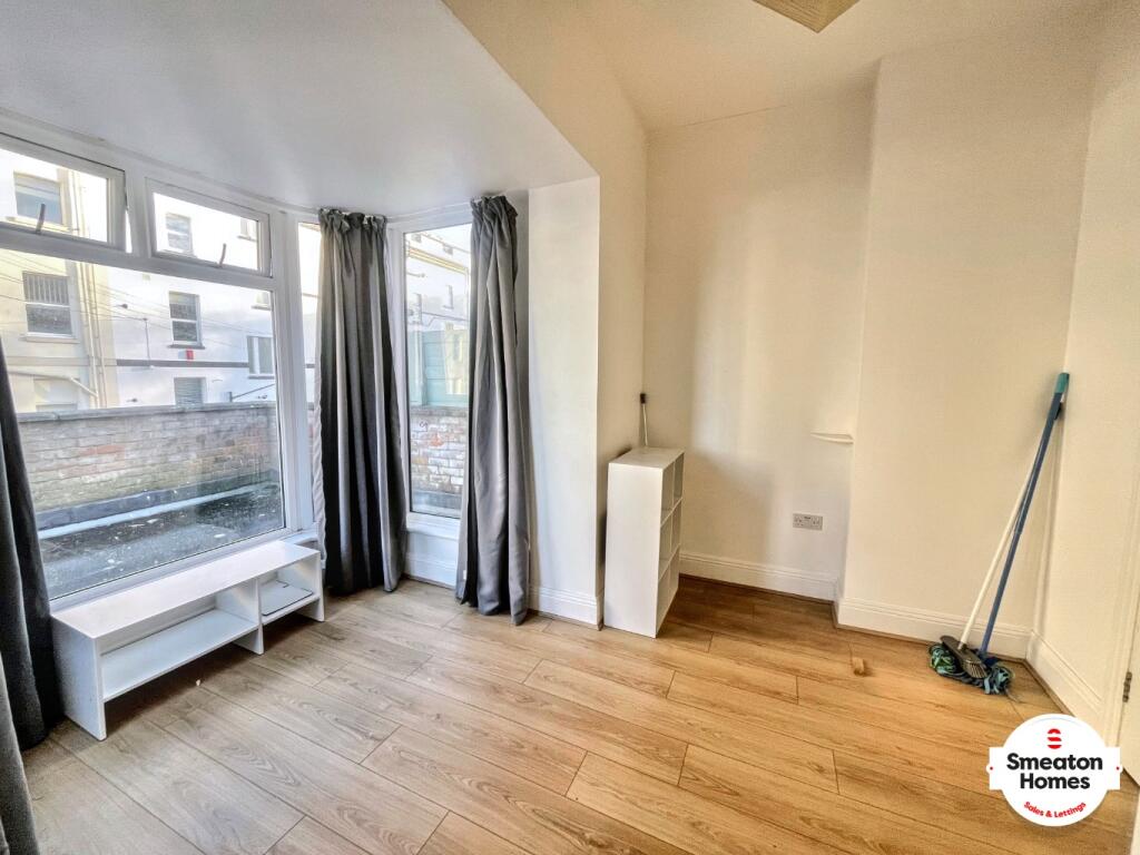 Flat 3, 8 Rochester Road, Plymouth, Devon, PL4 6HU