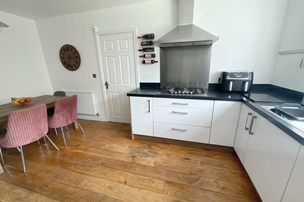 kitchen/dining room