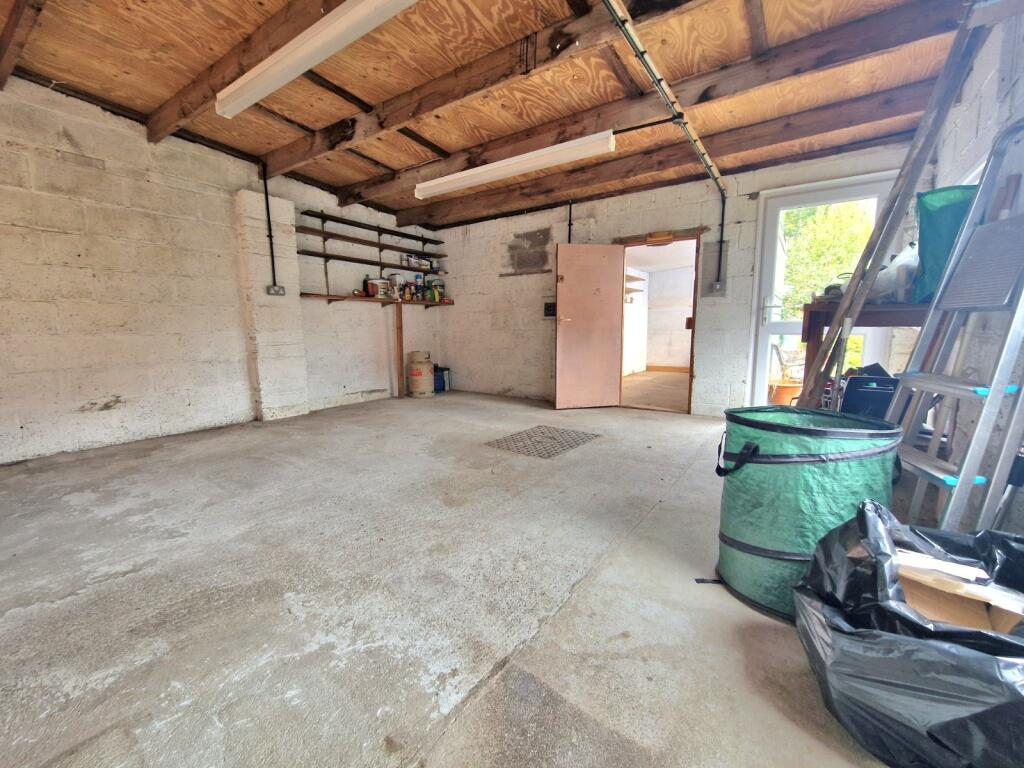 Garage/Workshop