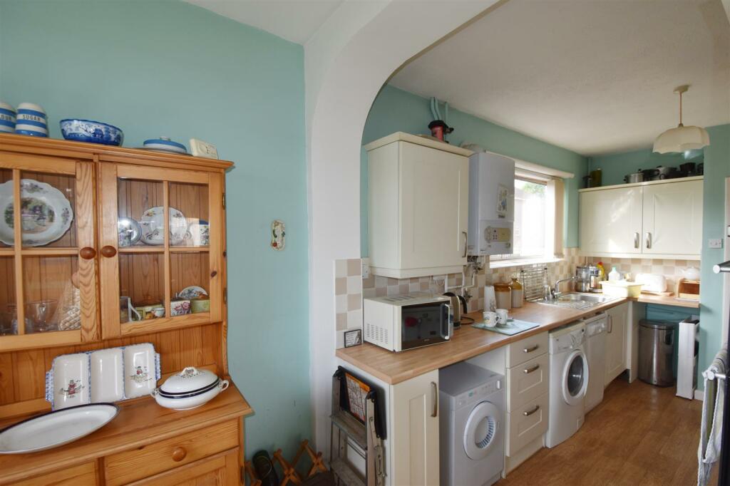 Kitchen (1).jpg