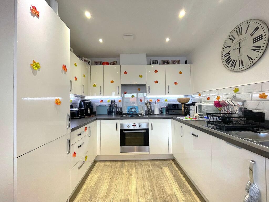 Kitchen/Dining Room (3)