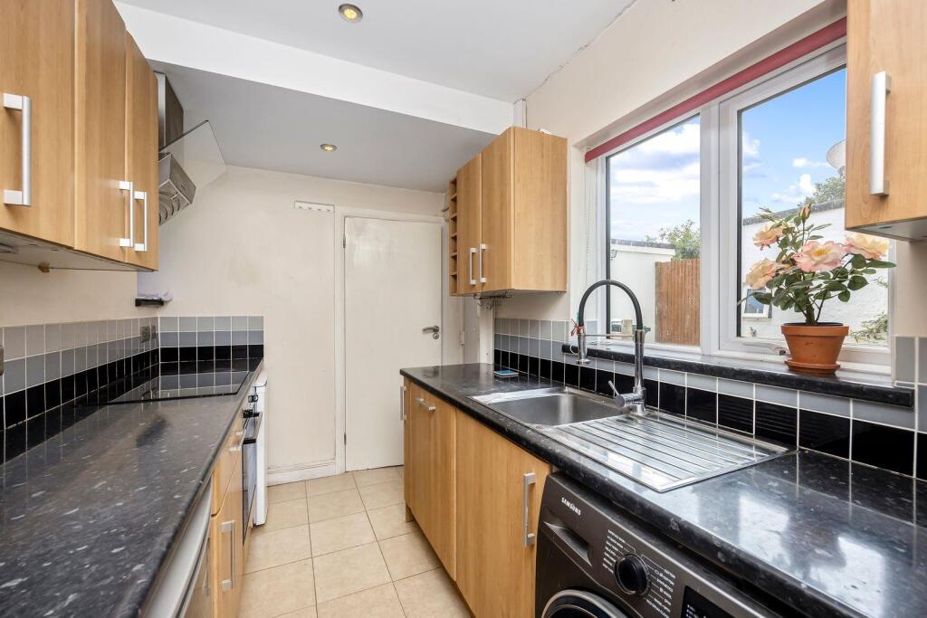 Applesham Avenue 25 KITCHEN.jpeg