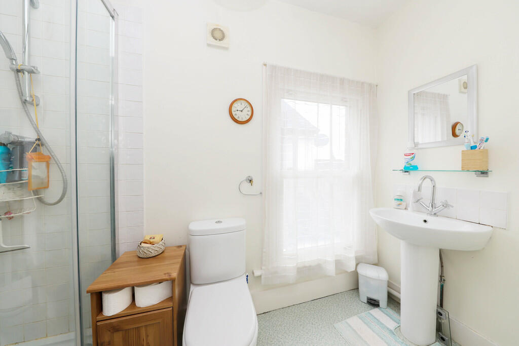 609 Pinner Road (...