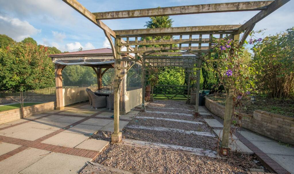pergola.jpg