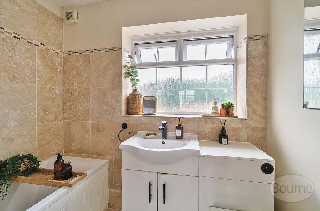 9b527032-6016-42c...