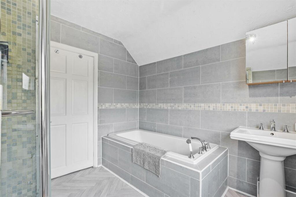 73IrthlingboroughRd19.jpg