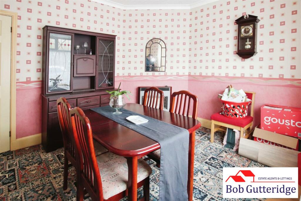 BAY FRONTED SITTING ROOM
