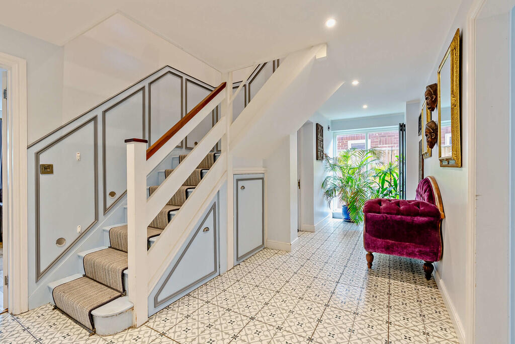 8651804-interior0...