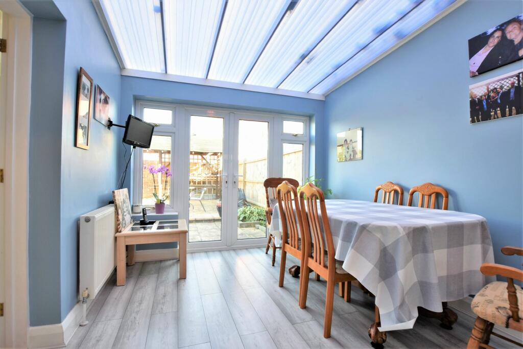 CONSERVATORY / DINING AREA