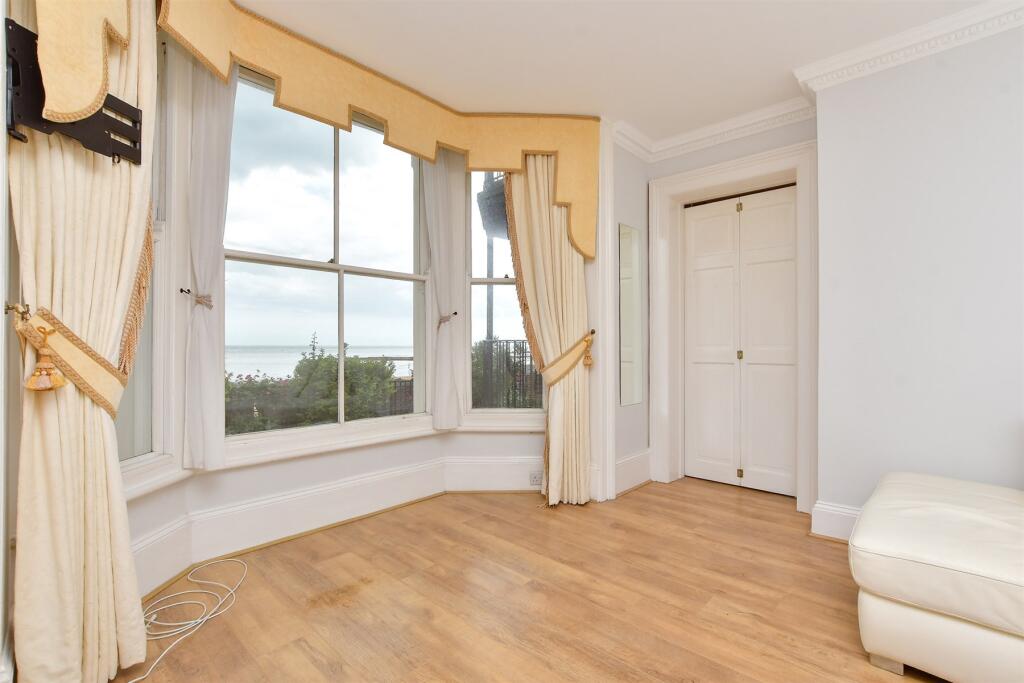 Lounge/Kitchen