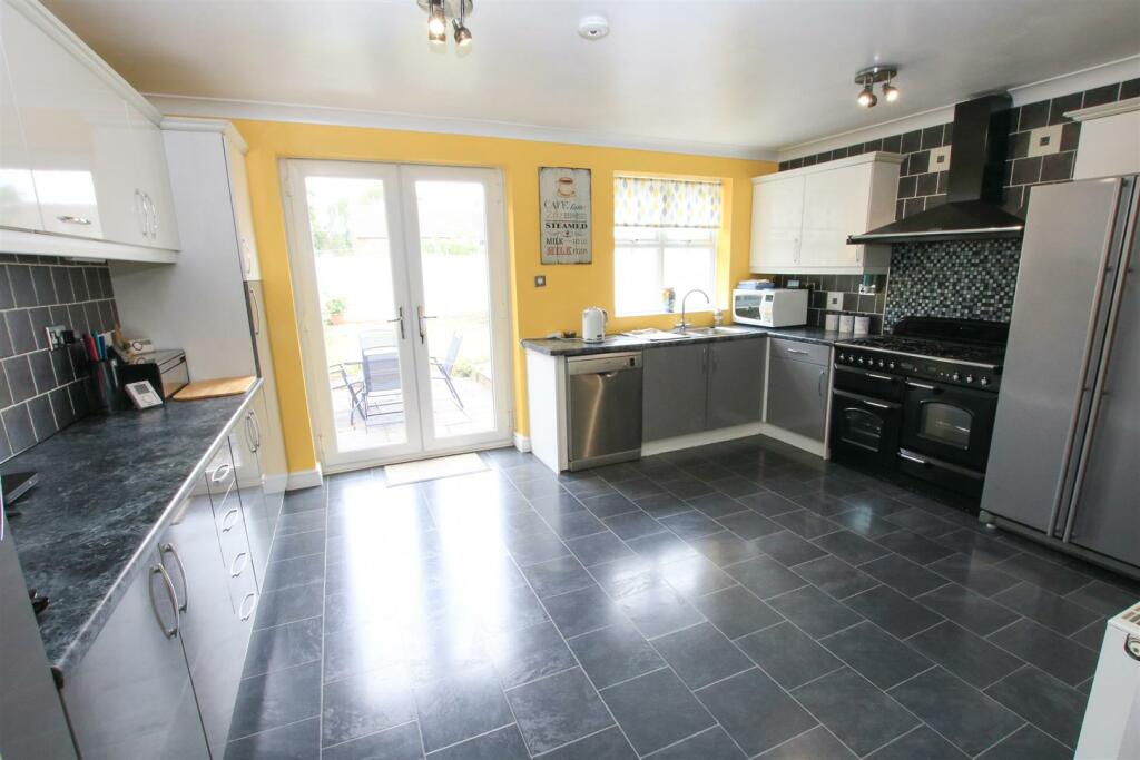 LARGE DINING KITCHEN EXTENSION