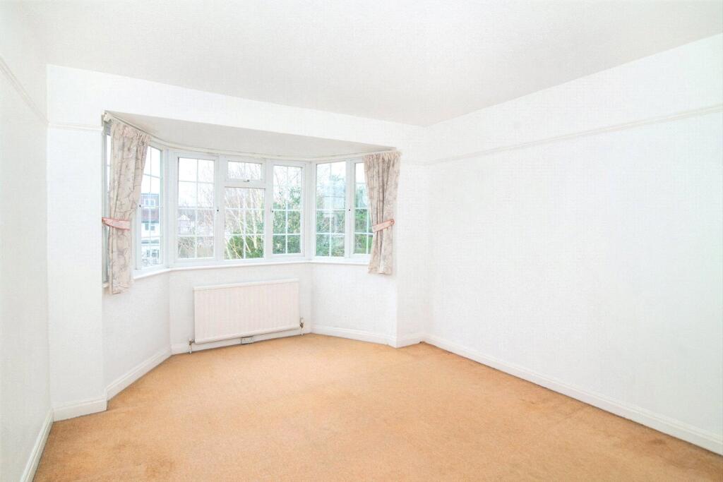 Rear Main Bedroom