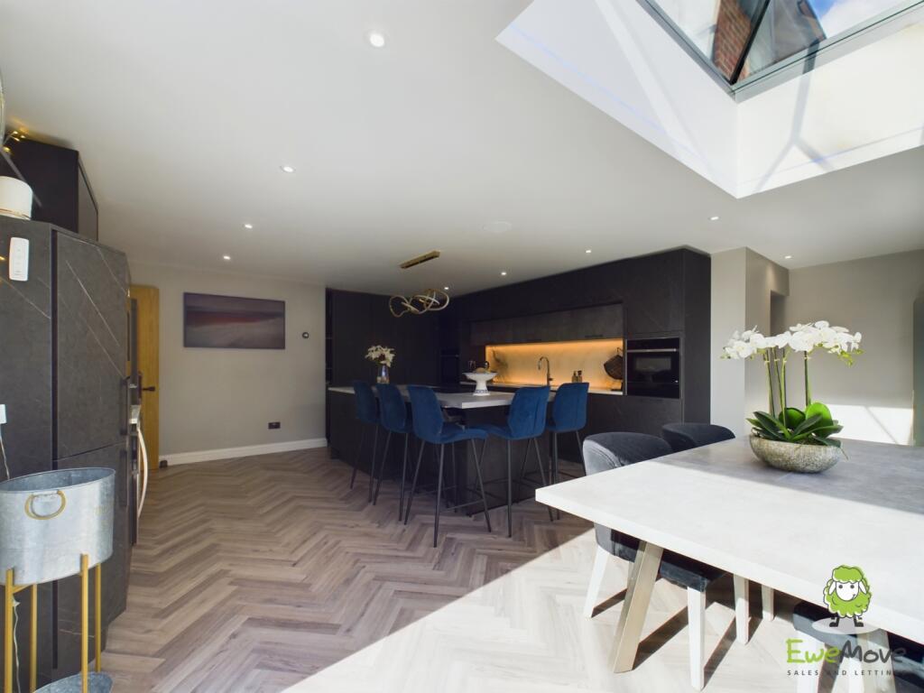 CAM03778G0-PR0171-STILL021