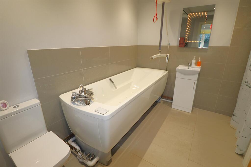 En-Suite Bathroom