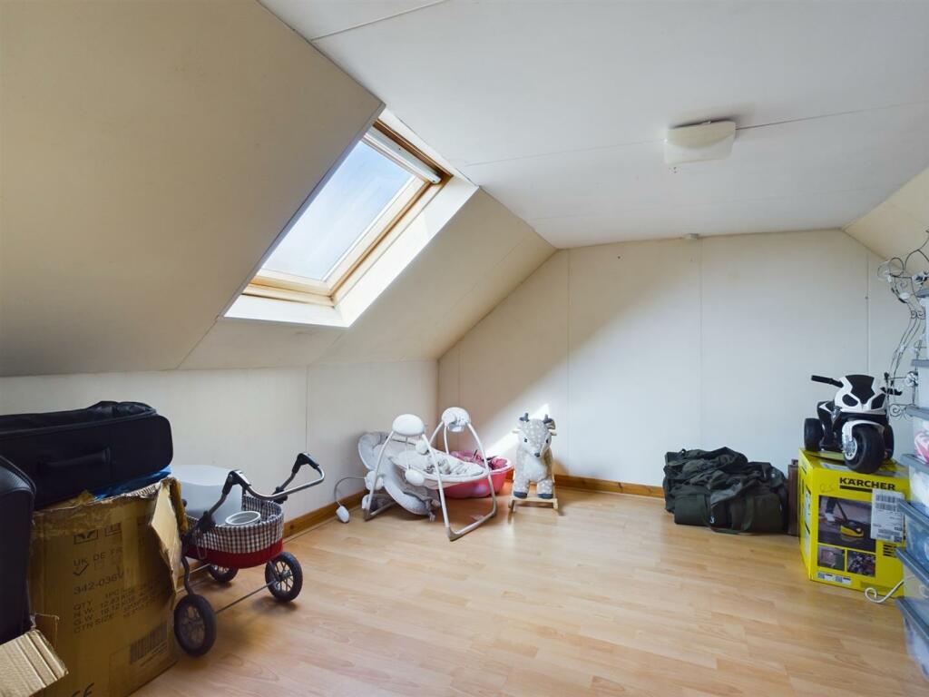 Bedroom 3 Pic 1.jpg