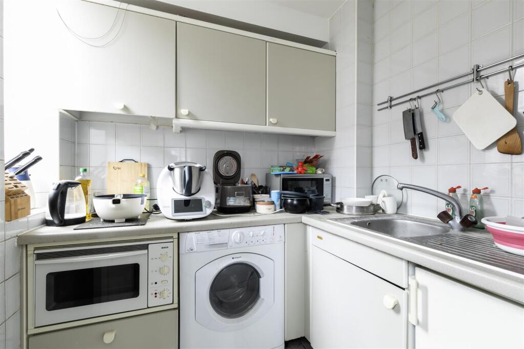 333 Chelsea Cloisters -5.jpg