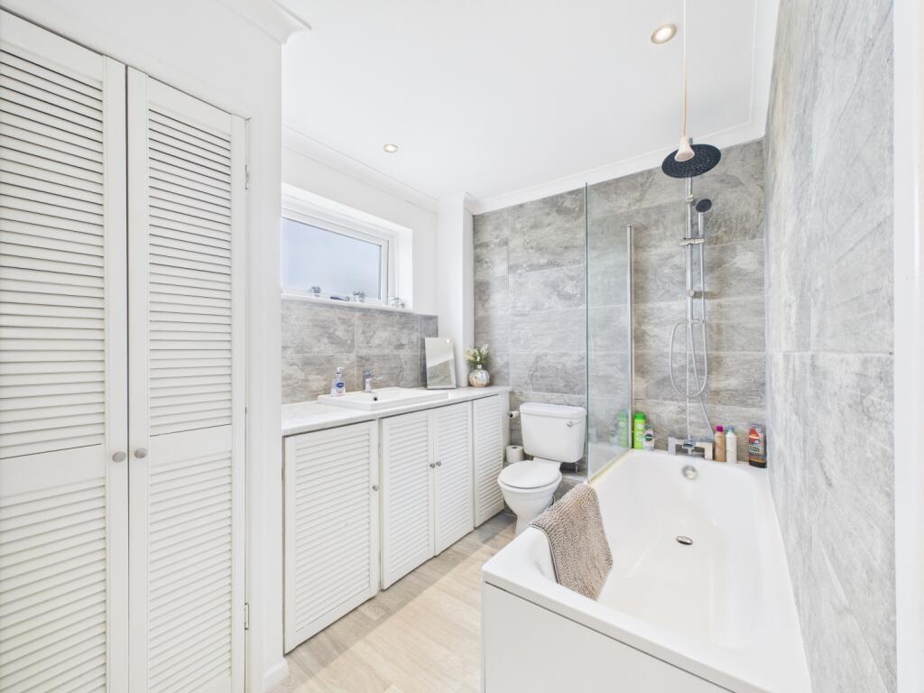 CAM02023G0-PR0150-STILL016