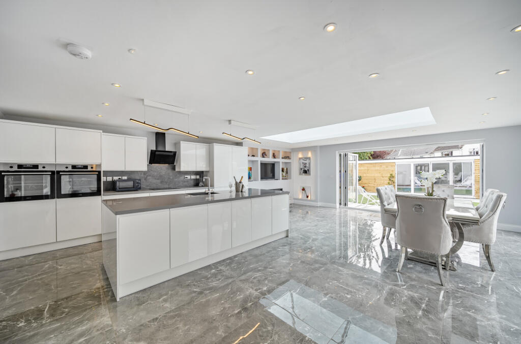 127967011683f3c0cba081