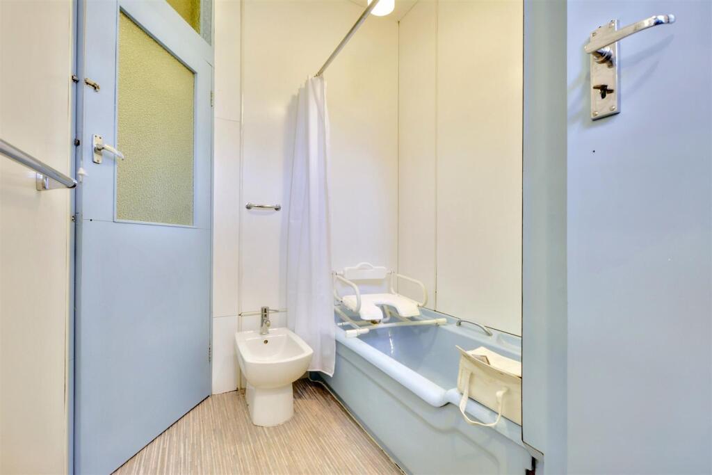 Upstairs Bathroom.jpeg