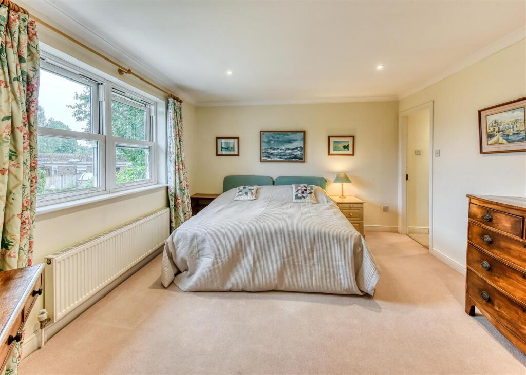 20 Cross Road-bed2.jpg